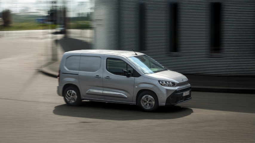 Toyota Professional umacnia się na pozycji lidera rynku LCV